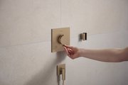 Шланговое подсоединение Hansgrohe FixFit Fine E, с клапаном обратного тока, шлифованная бронза 28883140