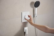Шланговое подсоединение Hansgrohe FixFit Fine E, с клапаном обратного тока, матовый белый 28883700