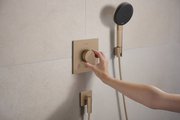 Шланговое подсоединение Hansgrohe FixFit Fine E, с клапаном обратного тока, шлифованная бронза 28883140