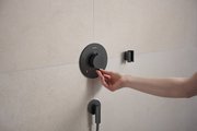 Шланговое подсоединение Hansgrohe FixFit Fine S, с клапаном обратного тока, шлифованный чёрный хром 28882340