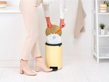 Мусорный бак с педалью Brabantia NewIcon 12л, ванильно-желтый 233807