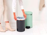 Мусорный бак с педалью Brabantia NewIcon 12л, мятно-голубой 233906