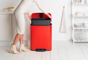 Мусорный бак с педалью Brabantia Bo Pedal Bin 60л, пламенно-красный 211386