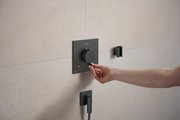 Шланговое подсоединение Hansgrohe FixFit Fine E, с клапаном обратного тока, шлифованный чёрный хром 28883340