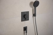 Шланговое подсоединение Hansgrohe FixFit Fine E, с клапаном обратного тока, шлифованный чёрный хром 28883340