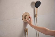 Шланговое подсоединение Hansgrohe FixFit Fine S, с клапаном обратного тока, шлифованная бронза 28882140