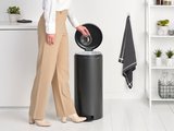 Мусорный бак с педалью Brabantia NewIcon 30л, тёмно-серый 233524