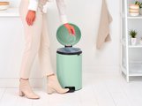 Мусорный бак с педалью Brabantia NewIcon 20л, мятно-голубой 233920