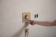 Шланговое подсоединение Hansgrohe FixFit Fine Q, с клапаном обратного тока, шлифованная бронза 28884140