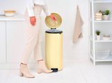 Мусорный бак с педалью Brabantia NewIcon 30л, ванильно-жёлтый 233845