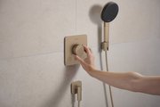 Шланговое подсоединение Hansgrohe FixFit Fine Q, с клапаном обратного тока, шлифованная бронза 28884140
