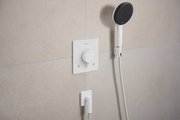 Шланговое подсоединение Hansgrohe FixFit Fine E, с клапаном обратного тока, матовый белый 28883700