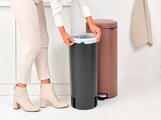 Мусорный бак с педалью Brabantia NewIcon 30л, светло-коричневый 234040