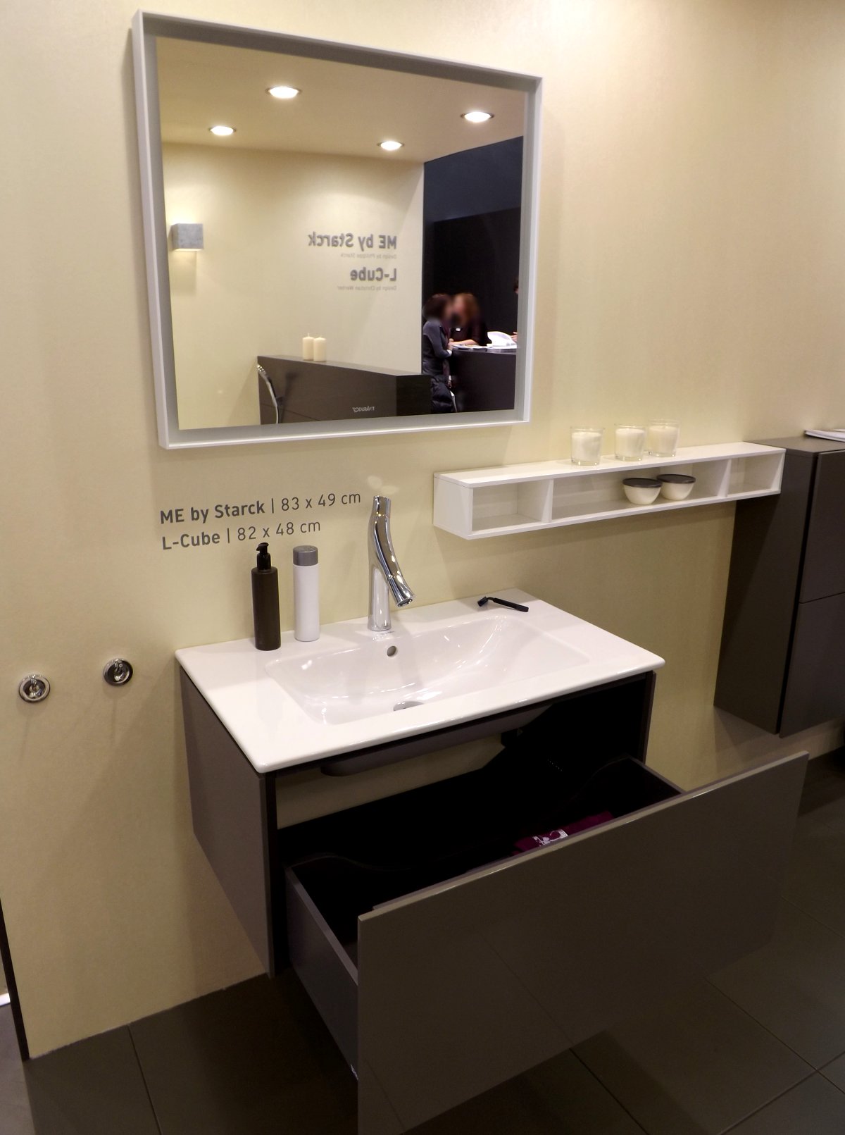 Мебель для ванной и зеркало L-Cube с раковиной ME by Starck от Duravit на выставке МосБилд 2015