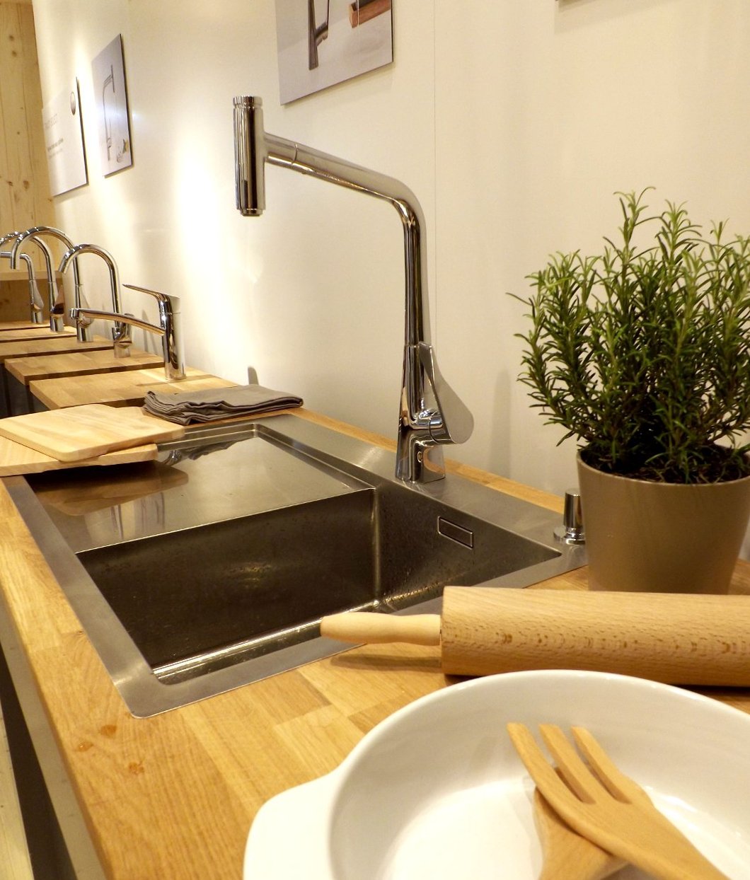 Кухонные смесители из ассортимента Hansgrohe, представленного на одной из выставок MosBuild
