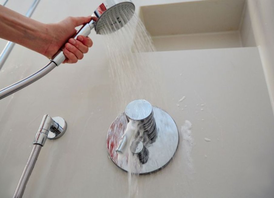Иллюстрация к описанию процесса уборки ванной комнаты от Немецкой ассоциации производителей сантехники. Вид Б