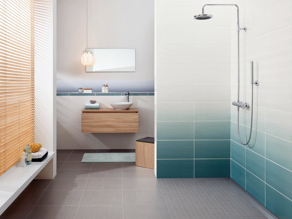 Плитка с градиентными переходами цветов от белого к какому-нибудь натуральному пастельному в 2014 году будет делать интерьер ванной комнаты моднее